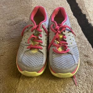 Nike women tennis shoes